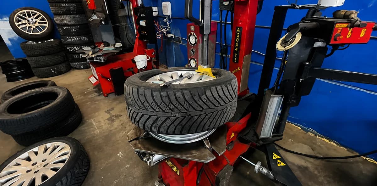 Tool Station at JB Tire